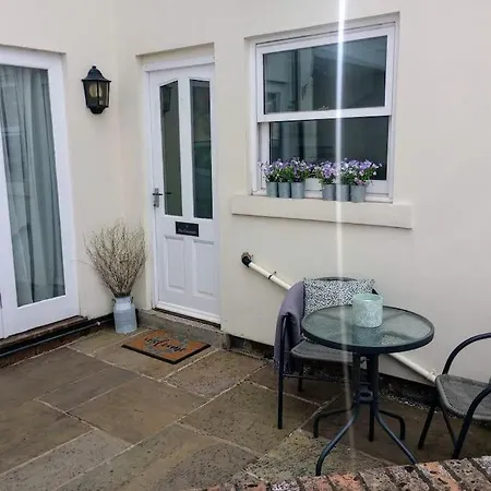 Lovely Four Poster Hypnos Bed Gf Apt Bishy Rd Area * York