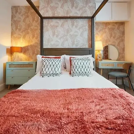 Lovely Four Poster Hypnos Bed Gf Apt Bishy Rd Area Apartment *