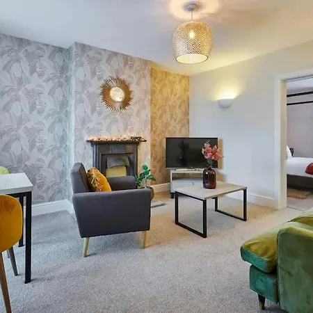 Lovely Four Poster Hypnos Bed Gf Apt Bishy Rd Area Daire