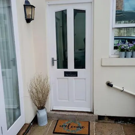 Lovely Four Poster Hypnos Bed Gf Apt Bishy Rd Area Daire *